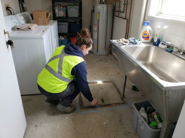Marking the access pit location in a laundry room