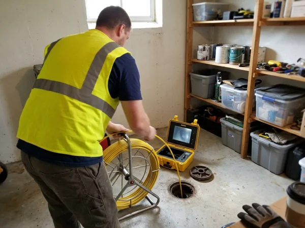 Feeding the push camera into the cleanout